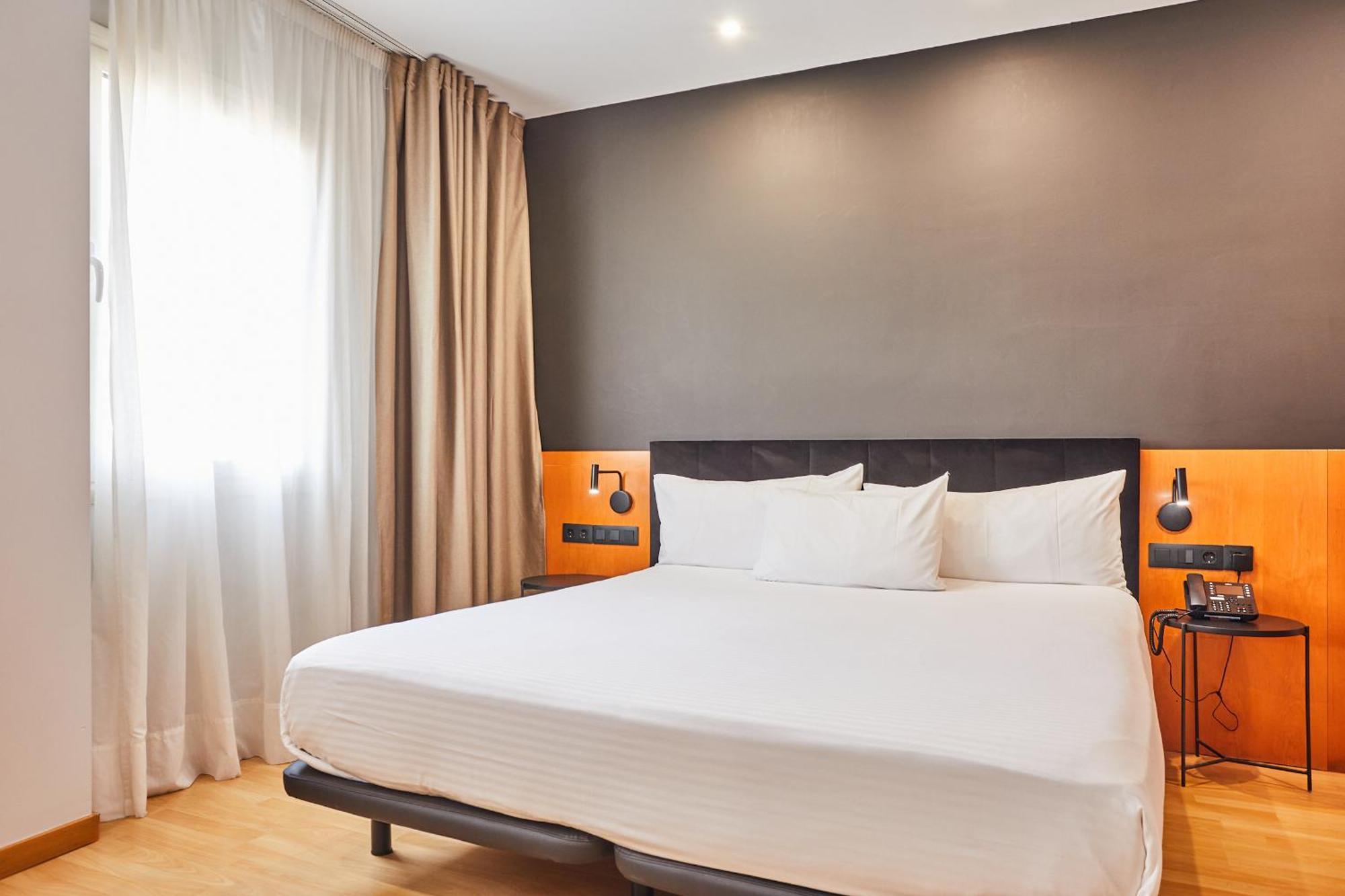 Silken Sant Gervasi Hotel Barcelona Bagian luar foto