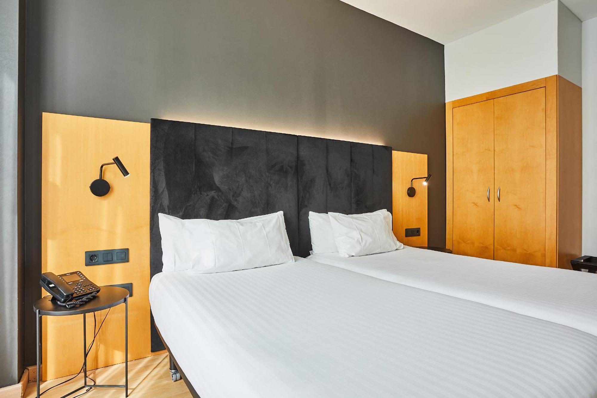 Silken Sant Gervasi Hotel Barcelona Bagian luar foto